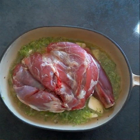 Carnísima Paletilla y pierna para horno Cabrito lechal de 6 a 8 kilos carne
